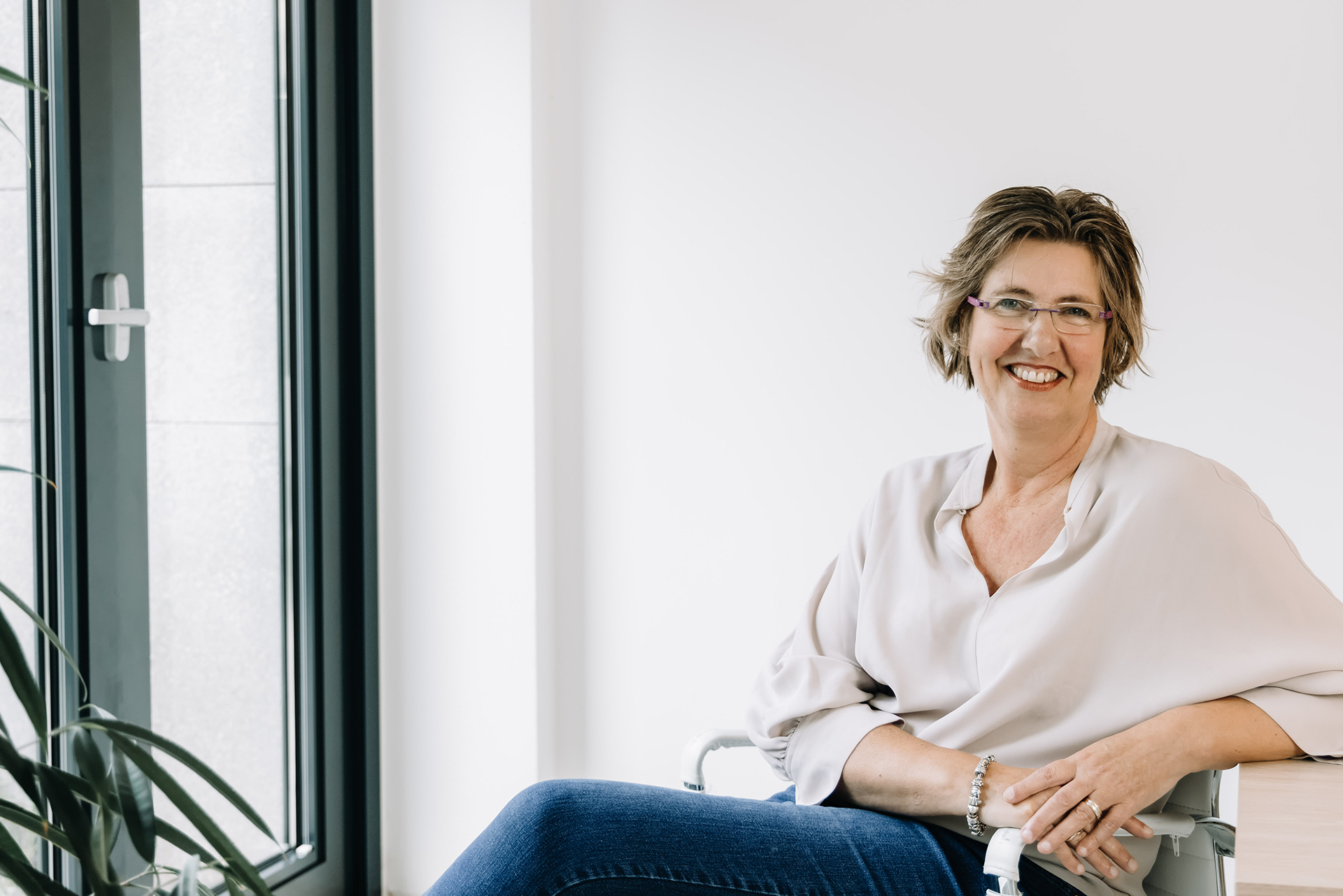 drs. C.M.F. (Cora) van de Put - van Hooijdonk