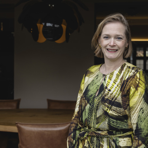 Bianca Knispel 3265Lr